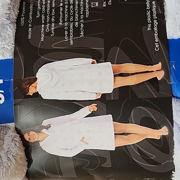 Disney Mickey and Minnie Lounger with Hood, Size Large, pale purple. - Picture 4 of 5